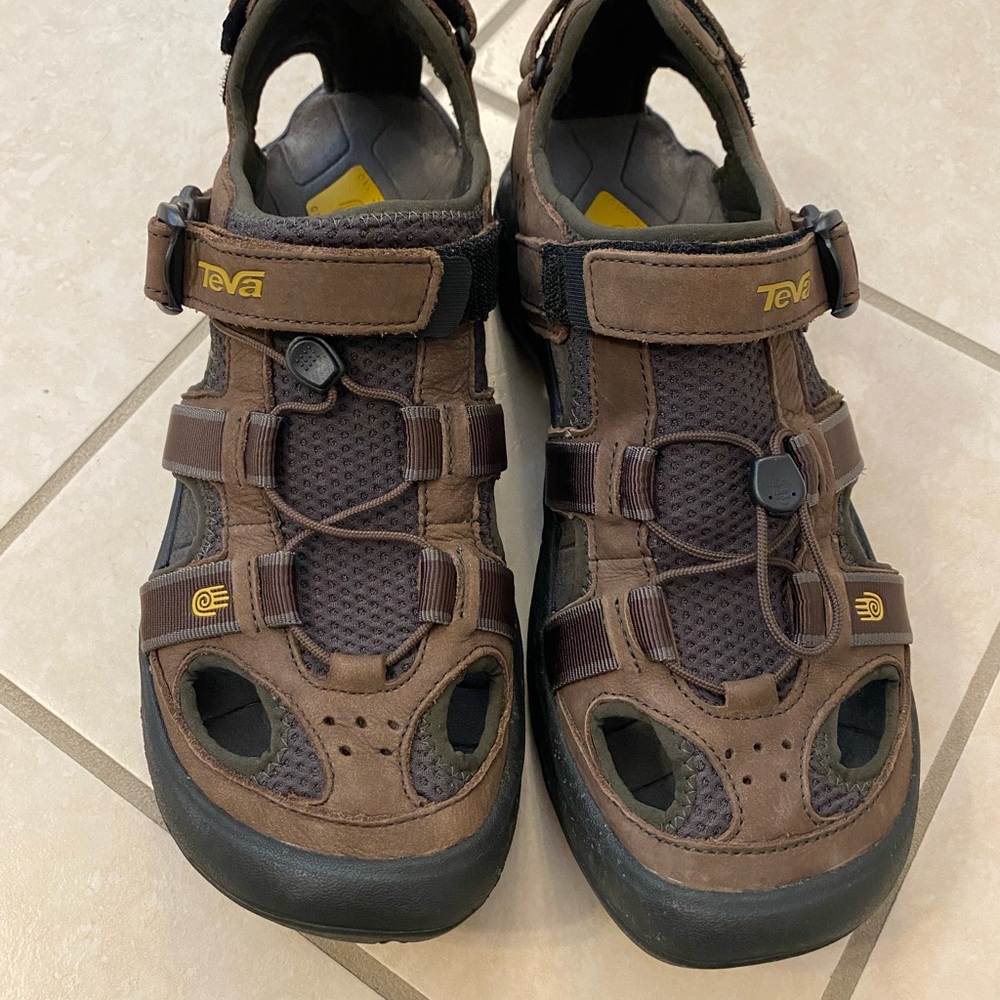 Teva size 12 Omnium Leather Closed-Toe Men's Outdoor Sandals